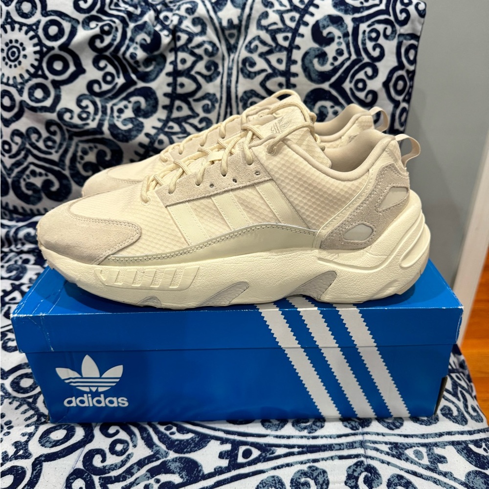 ADIDAS - Picture 3 of 7